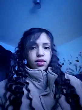 BellaChiquis  online show from 21, 12, 2025