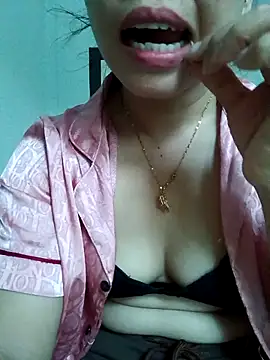 kitti-krush online show from 4, 11, 2025