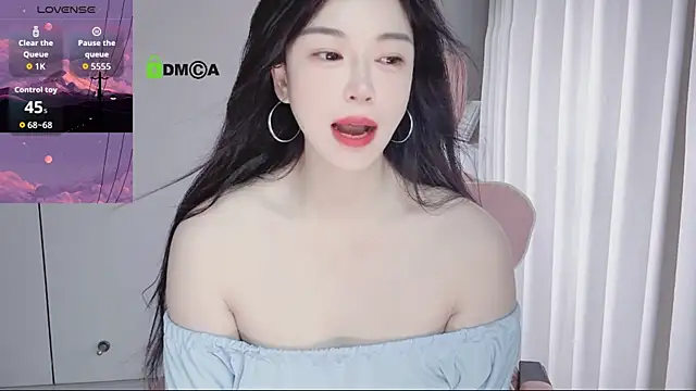 Snapshot of YunShan-33 chatting on 15, 5, 2026 YunShan-33 online show from 15, 5, 2026