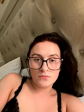 EmLovesxx online show from 8, 11, 2025