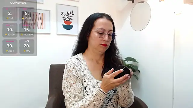 Lauryn Jones online show from 25, 3, 2026