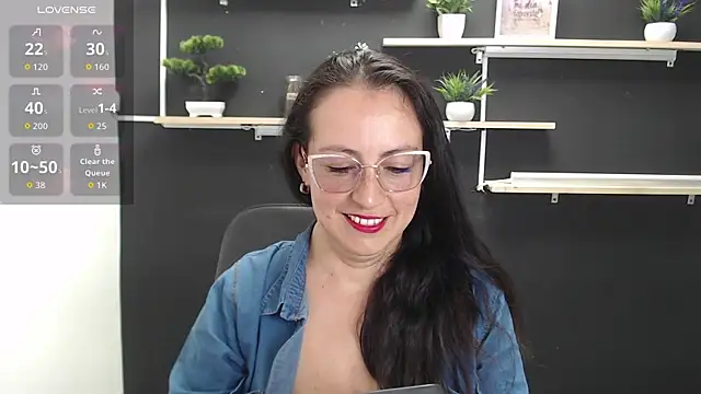 Snapshot of Lauryn_Jones chatting on 23, 6, 2026 Lauryn Jones online show from 23, 6, 2026