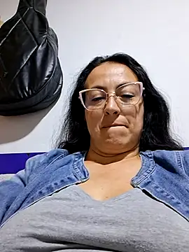 Snapshot of Lauryn_Jones chatting on 1, 7, 2026 Lauryn Jones online show from 1, 7, 2026