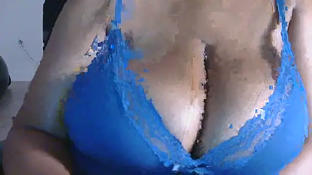 Snapshot of TheeBustiestBella chatting on 3, 11, 2025 TheeBustiestBella online show from 3, 11, 2025