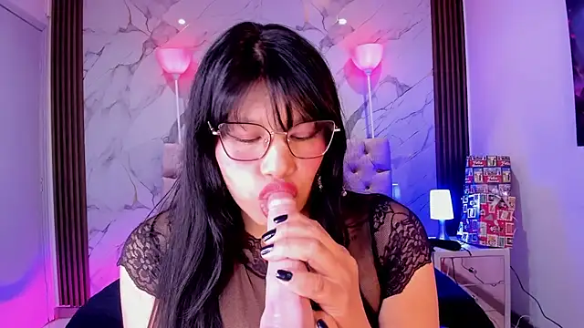 EsmeraldaChantre online show from 12, 1, 2026