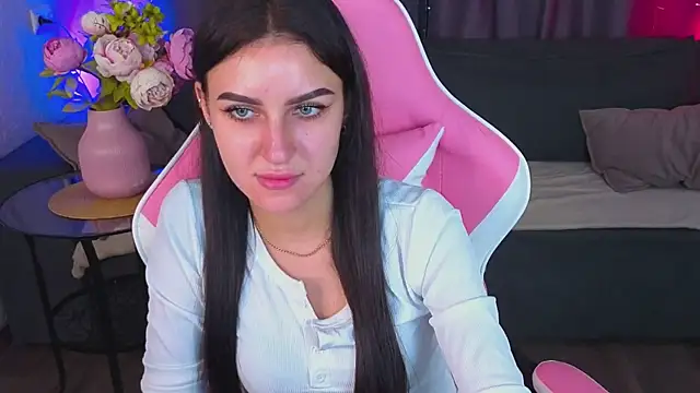 Snapshot of Katrin_Mur chatting on 5, 11, 2025 Katrin Mur online show from 5, 11, 2025