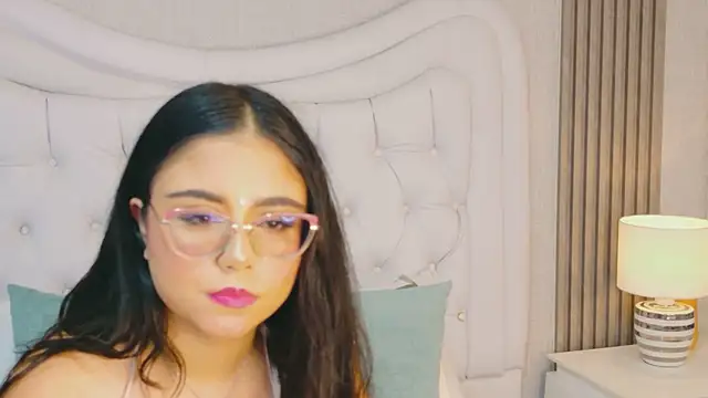 ScarlettPetrova online show from 15, 4, 2026