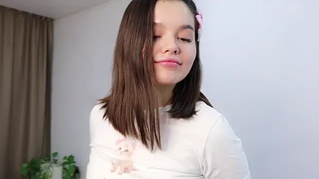 Snapshot of Xo_Laura chatting on 5, 11, 2025 Xo Laura online show from 5, 11, 2025