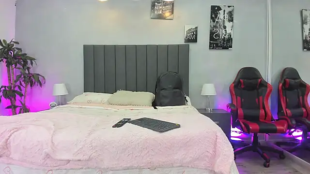 Snapshot of kendra_london chatting on 23, 4, 2026 kendra london online show from 23, 4, 2026