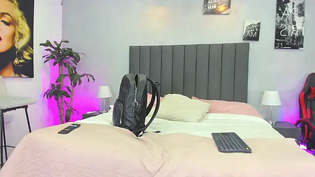 Snapshot of kendra_london chatting on 28, 4, 2026 kendra london online show from 28, 4, 2026