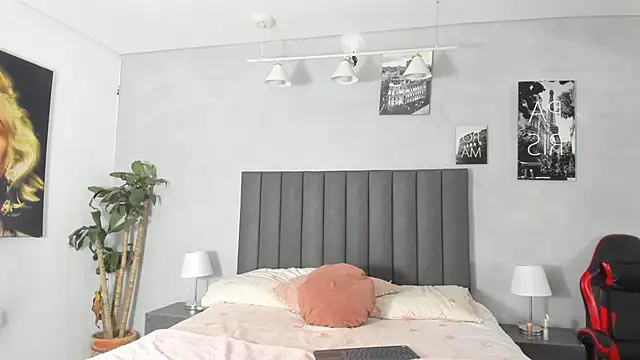 Snapshot of kendra_london chatting on 29, 5, 2026 kendra london online show from 29, 5, 2026