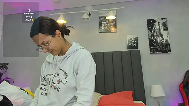 Snapshot of kendra_london chatting on 18, 6, 2026 kendra london online show from 18, 6, 2026
