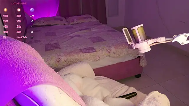 EmillieX online show from 8, 11, 2025