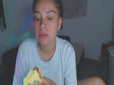 Snapshot of shayna_cute chatting on 9, 6, 2026 shayna cute online show from 9, 6, 2026