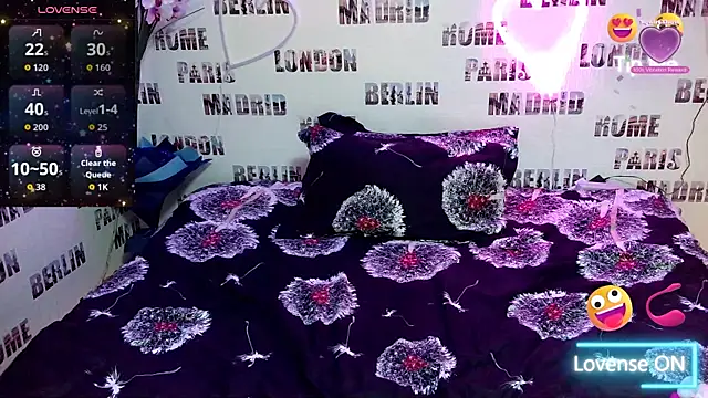 Bya hootgyrl1 online show from 5, 1, 2026