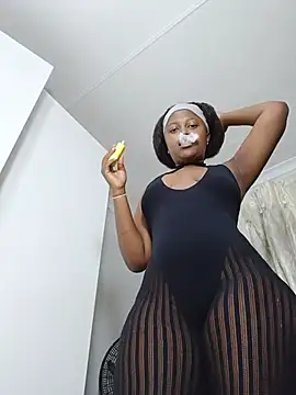 SweetSavage18 online show from 17, 5, 2026
