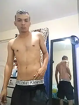 Snapshot of Luisadonis2015 chatting on 3, 11, 2025 Luisadonis2015 online show from 3, 11, 2025