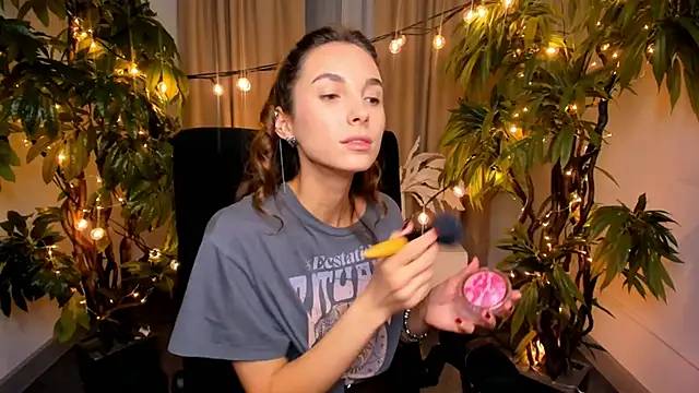 Snapshot of MelissaRyan chatting on 23, 11, 2025 MelissaRyan online show from 23, 11, 2025