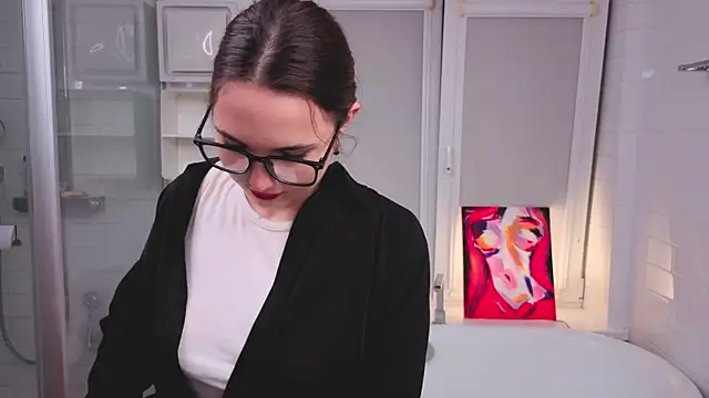 LeenaPuita online show from 5, 12, 2025