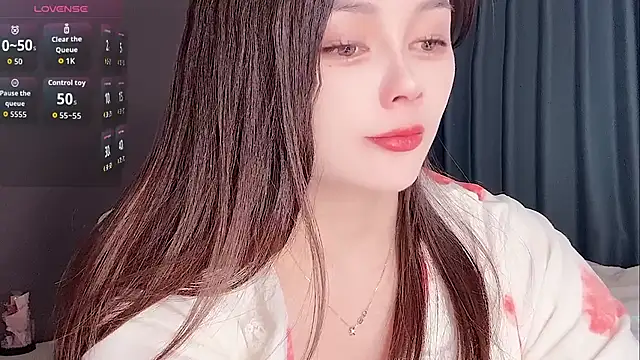 Snapshot of Yesenia- chatting on 17, 11, 2025 Yesenia- online show from 17, 11, 2025