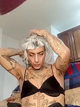 Snapshot of 00Travsharongomez chatting on 4, 11, 2025 00Travsharongomez online show from 4, 11, 2025