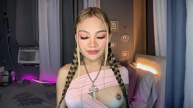 Tsfoxyangelx online show from 13, 4, 2026
