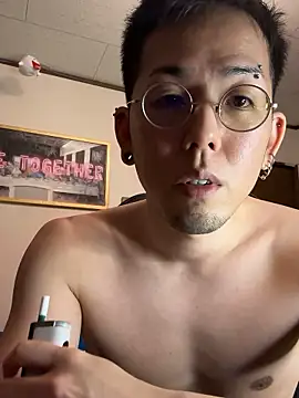 Snapshot of ippei0001 chatting on 4, 11, 2025 ippei0001 online show from 4, 11, 2025