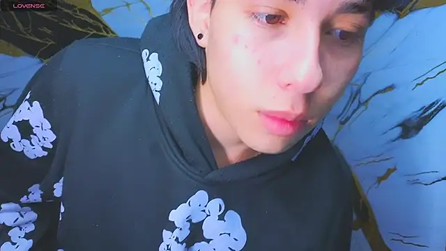 Suarezz10  online show from 14, 11, 2025