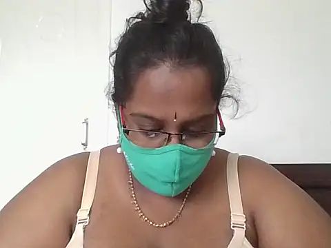 hootypriya online show from 5, 11, 2025