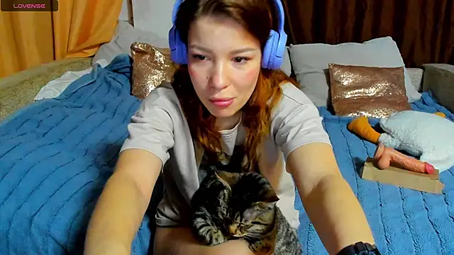 Eva purrr  online show from 4, 4, 2026