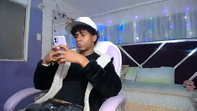 Santy bigcock 01 online show from 13, 4, 2026
