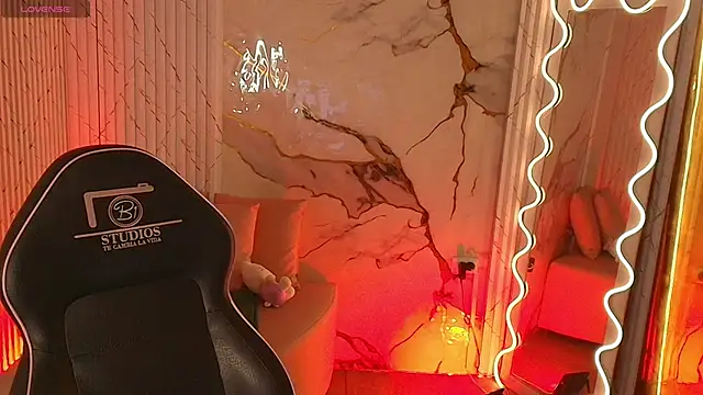 Snapshot of PEACHY_TAY chatting on 7, 4, 2026 PEACHY TAY online show from 7, 4, 2026