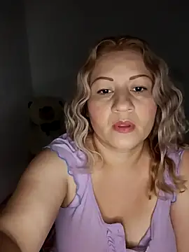 Snapshot of Karoline_milf_hot chatting on 12, 11, 2025 Karoline milf hot online show from 12, 11, 2025