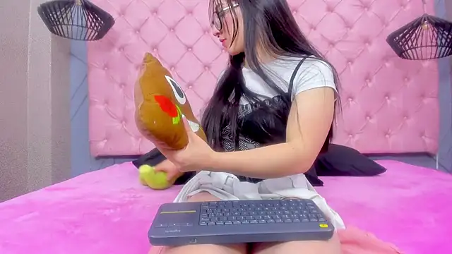 Mia Horney online show from 22, 12, 2025