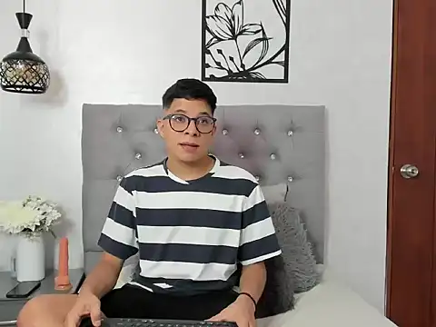 Snapshot of LucaDave_1 chatting on 11, 11, 2025 LucaDave 1 online show from 11, 11, 2025