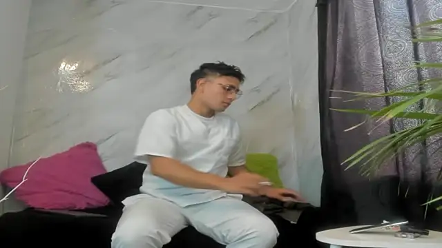 Snapshot of boy_castel_coral chatting on 6, 11, 2025 boy castel coral online show from 6, 11, 2025