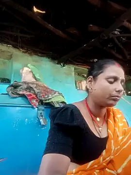 Snapshot of MiniBeast_2 chatting on 6, 11, 2025 MiniBeast 2 online show from 6, 11, 2025