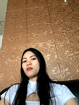 Snapshot of Beolulu chatting on 8, 11, 2025 Beolulu online show from 8, 11, 2025