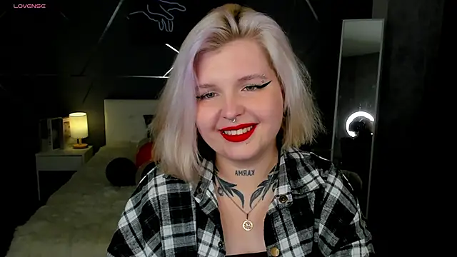 Snapshot of shadow_purr chatting on 8, 11, 2025 shadow purr online show from 8, 11, 2025