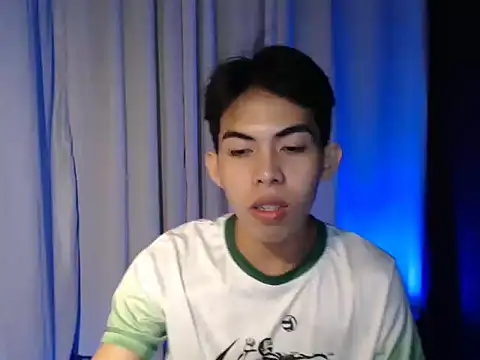 Snapshot of Urhotsilverboy chatting on 3, 3, 2026 Urhotsilverboy online show from 3, 3, 2026