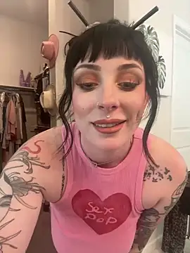 Snapshot of LoveDovexxx chatting on 6, 11, 2025 LoveDovexxx online show from 6, 11, 2025