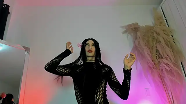 Dominique Rae online show from 21, 11, 2025