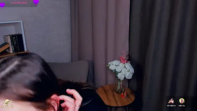 Snapshot of JosieNadile chatting on 11, 11, 2025 JosieNadile online show from 11, 11, 2025