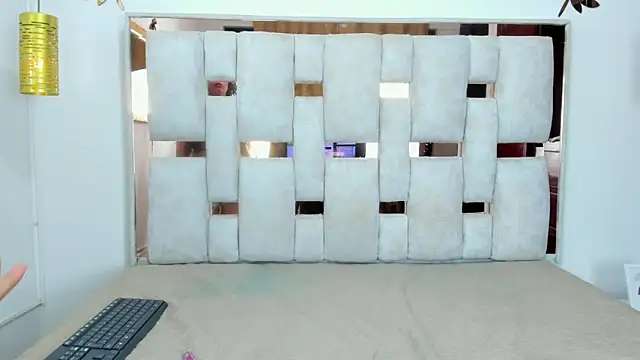 Lois Cullen online show from 6, 11, 2025