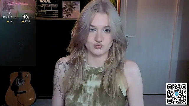 Snapshot of eshleeygreen chatting on 2, 6, 2026 eshleeygreen online show from 2, 6, 2026