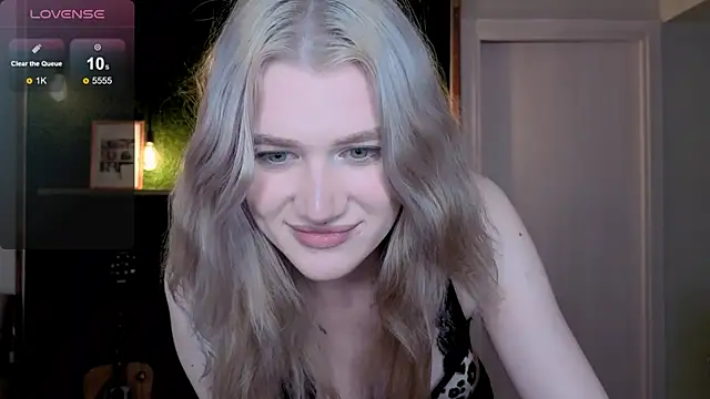 Snapshot of eshleeygreen chatting on 7, 6, 2026 eshleeygreen online show from 7, 6, 2026