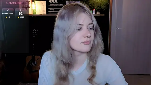 Snapshot of eshleeygreen chatting on 18, 6, 2026 eshleeygreen online show from 18, 6, 2026