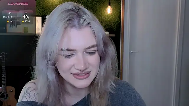Snapshot of eshleeygreen chatting on 20, 6, 2026 eshleeygreen online show from 20, 6, 2026