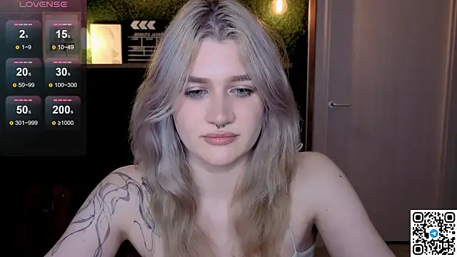 Snapshot of eshleeygreen chatting on 24, 6, 2026 eshleeygreen online show from 24, 6, 2026