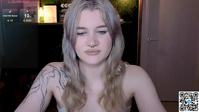 Snapshot of eshleeygreen chatting on 25, 6, 2026 eshleeygreen online show from 25, 6, 2026